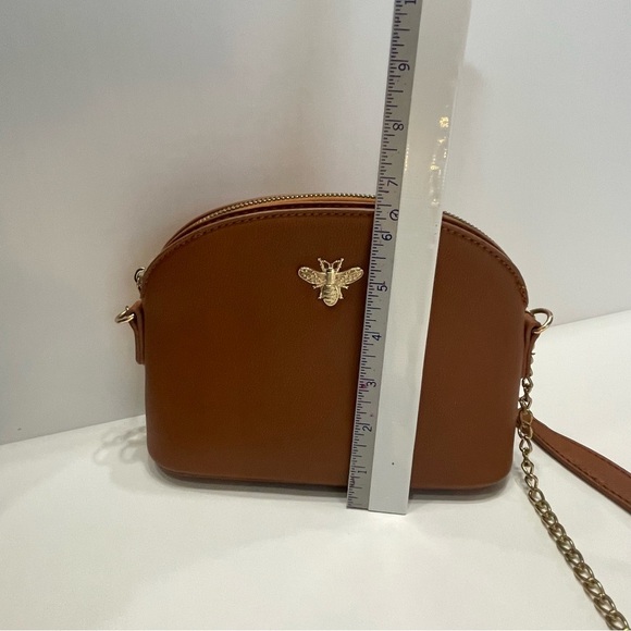 Brown Leather Crossbody Dome bag purse. Bee motif. Pre-owned - Picture 10 of 11
